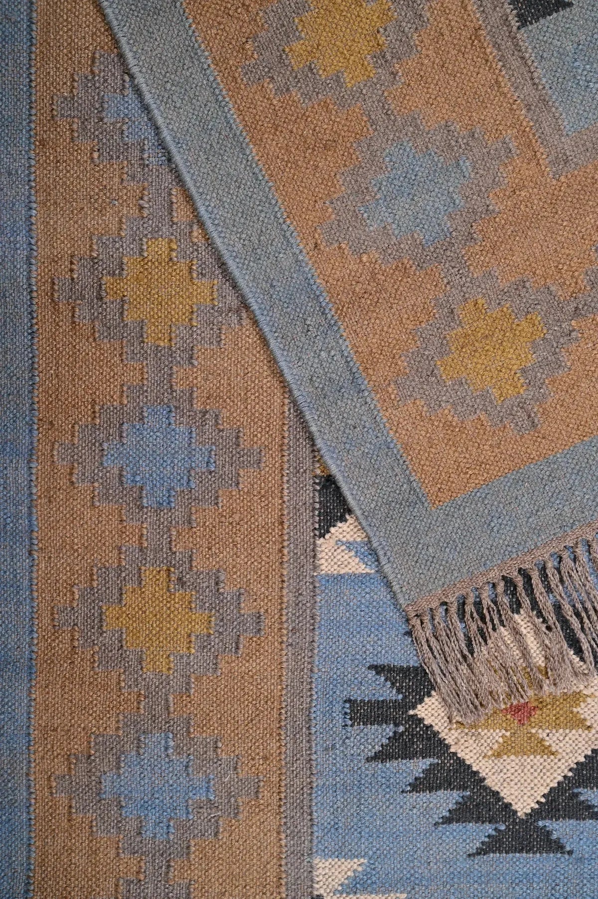 alfombra kilim tonos azules