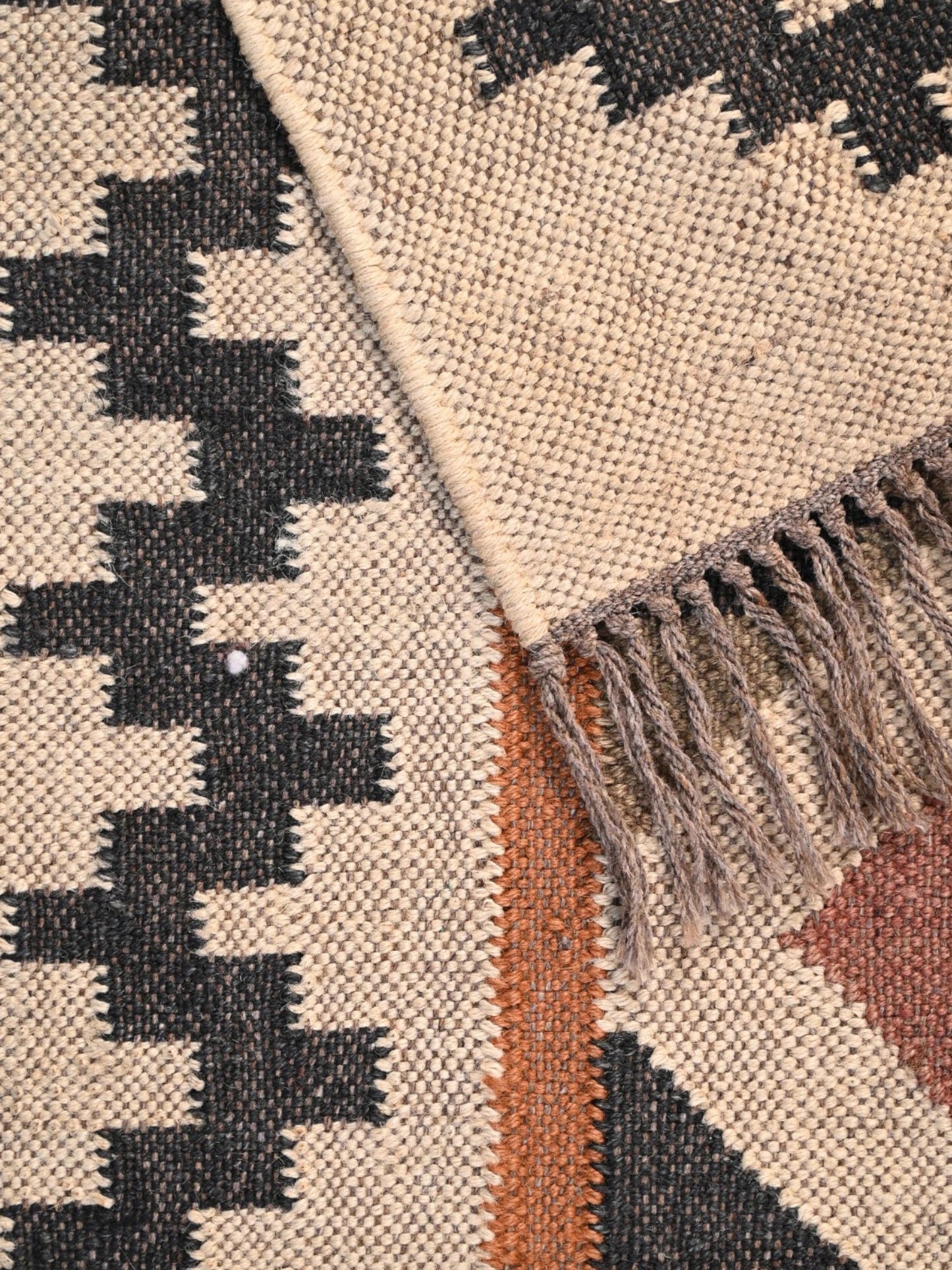 Detalle de alfombras kililm pasillo 150x150 multicolor necha a mano en fibras naturales