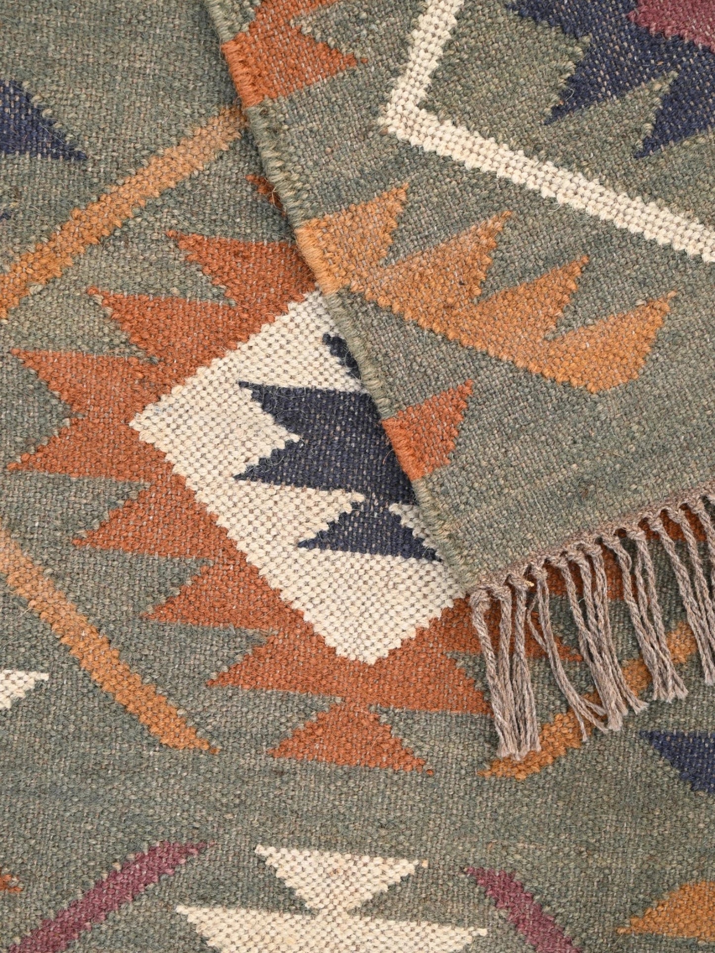Detalle de alfombras kililm pasillo 180x270 multicolor necha a mano en fibras naturales