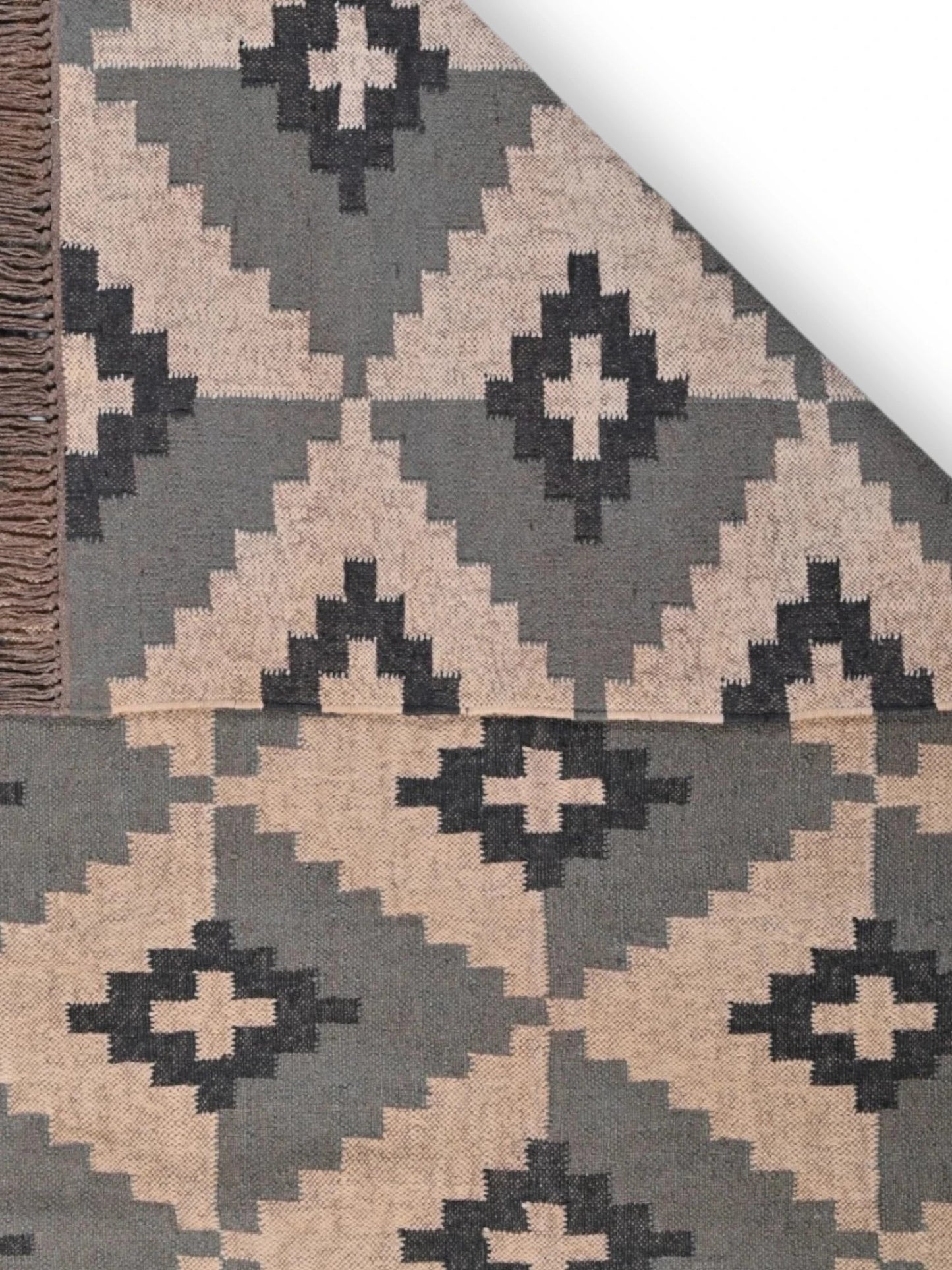 Detalle de alfombras kililm pasillo 75x300 multicolor necha a mano en fibras naturales