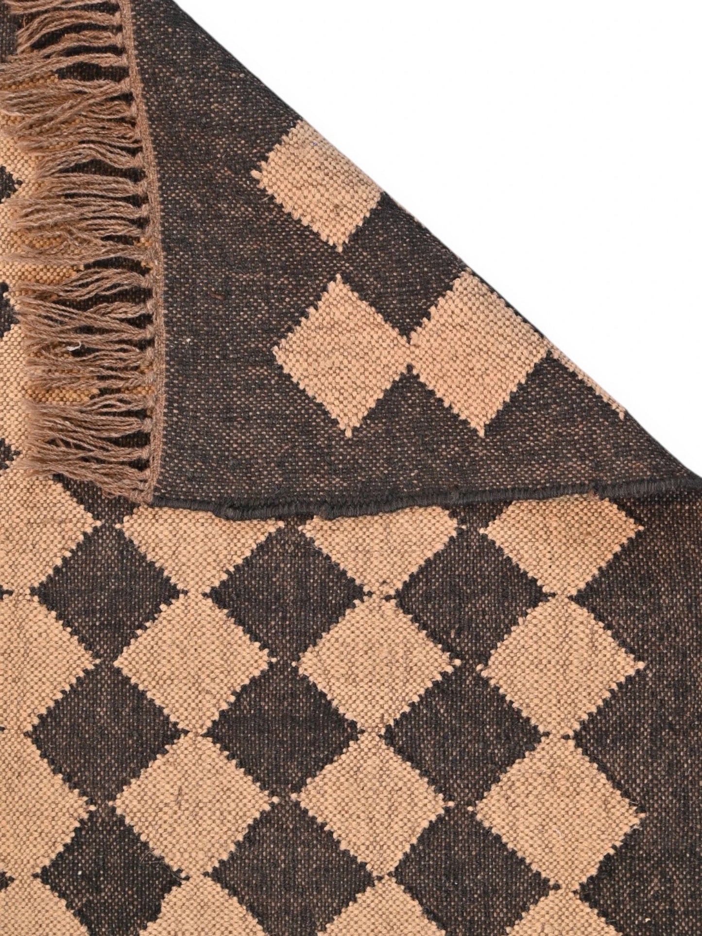 Detalle de alfombras kililm pasillo 60x150 negro beige necha a mano en fibras naturales