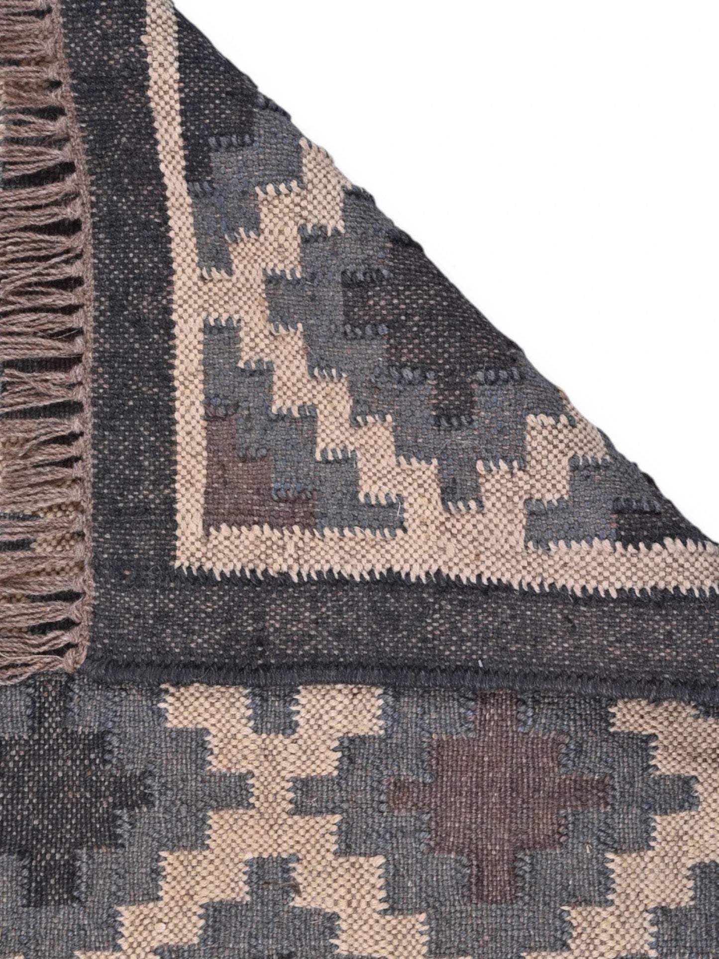 Detalle de alfombras kililm pasillo 60x90 negro necha a mano en fibras naturales
