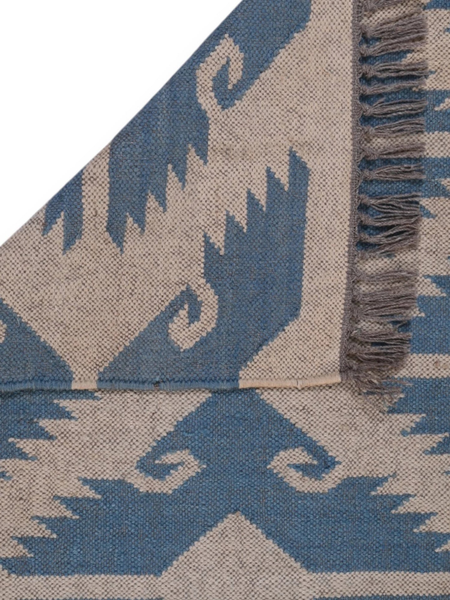 Detalle de alfombra kilim pasillo 75x180 beige hecha a mano en fibras naturales