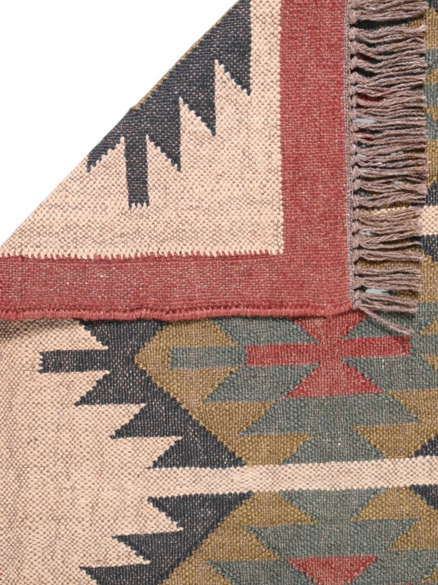 Detalle de alfombra kilim pasillo 75x240 multicolor hecha a mano en fibras naturales