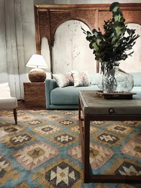 Cómo combinar el sofá con una alfombra: guía completa con alfombras kilim