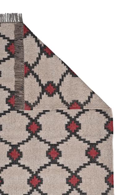 alfombra kilim moderna roja y negra