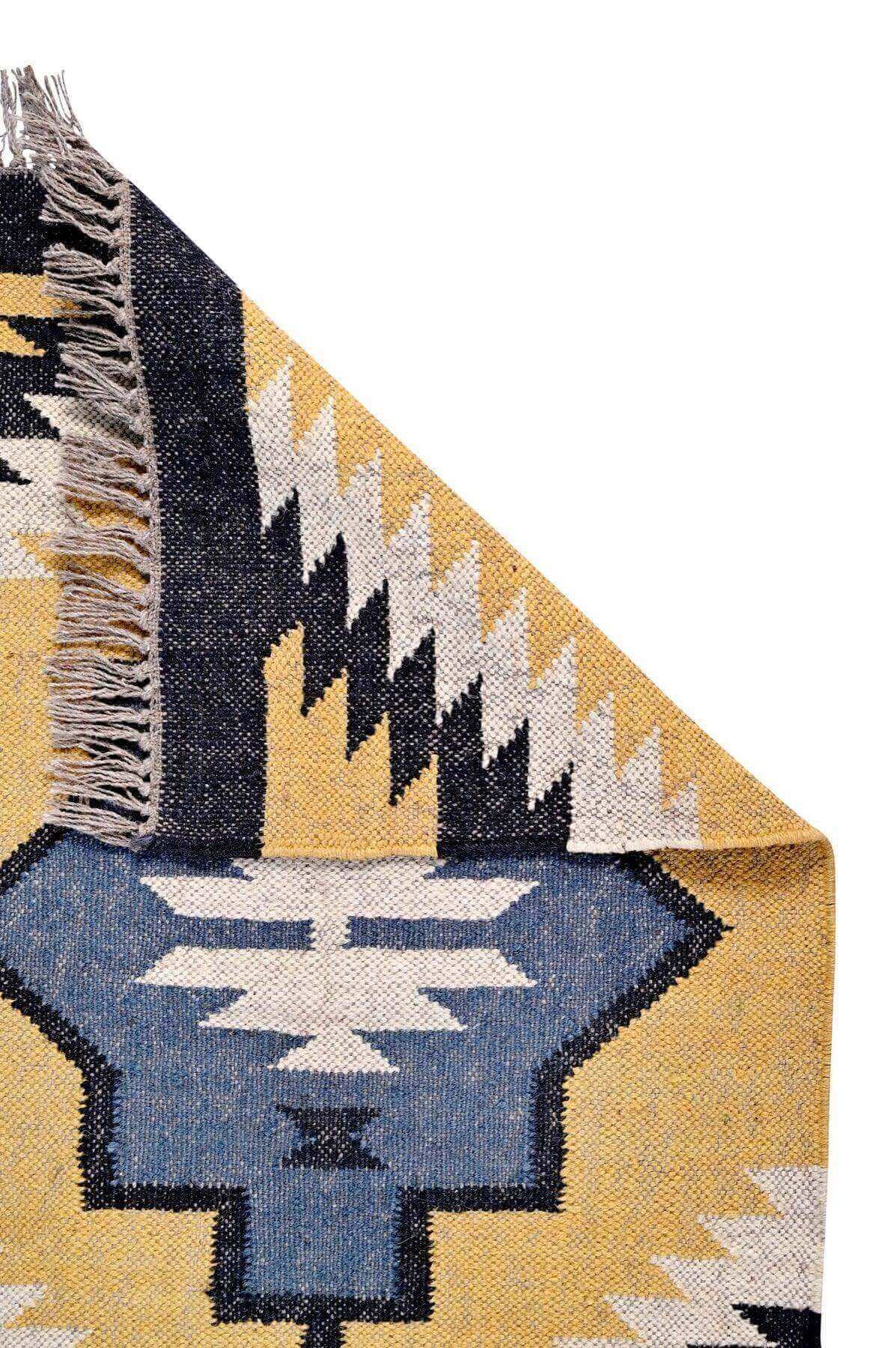 alfombra kilim etnica, de pasillo, de lana y yute, multicolor, motivos etnicos y geometricos, color azul,amarillo,blanco