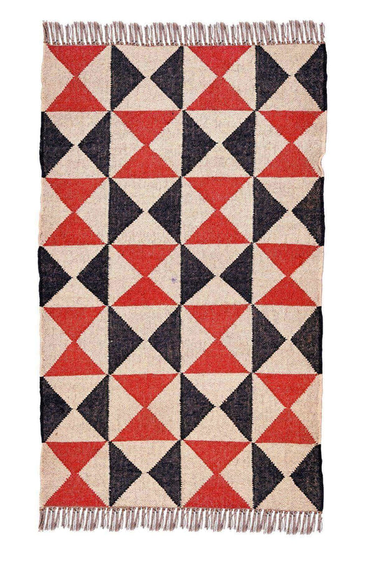 alfombra kilim, de lana y yute,  pequeña, étnica, rojo, blanco, negro, geométrica,  reversible, artesanal, India.