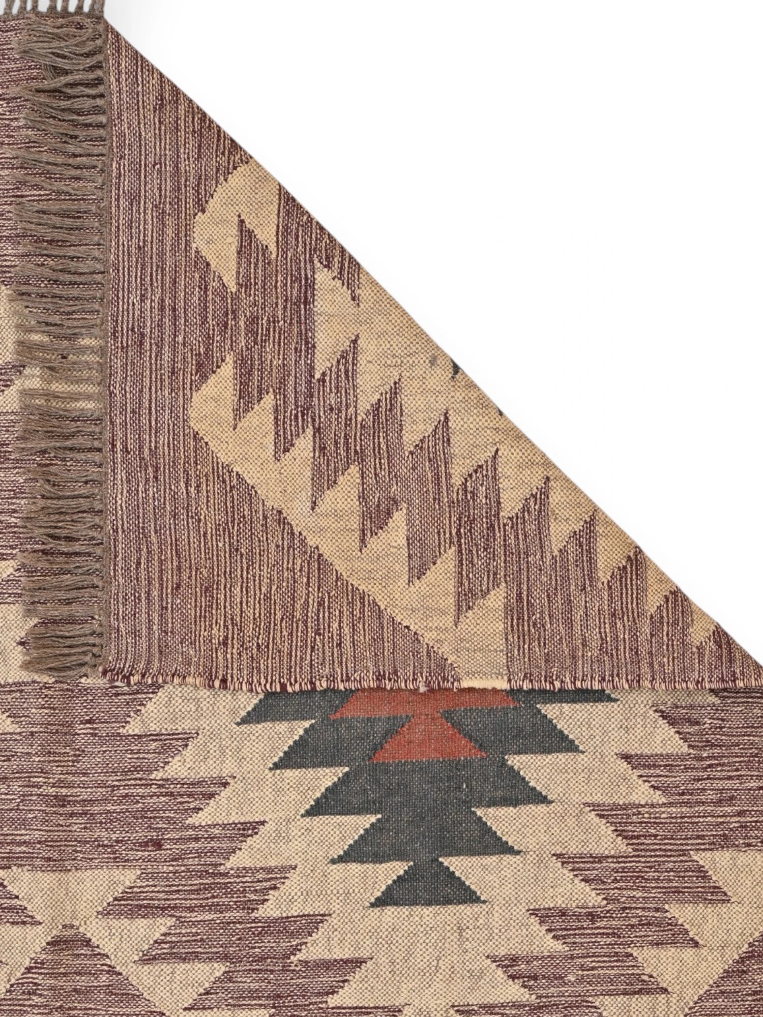 Detalle de alfombras kililm pasillo 150x240  marrón rojo necha a mano en fibras naturales