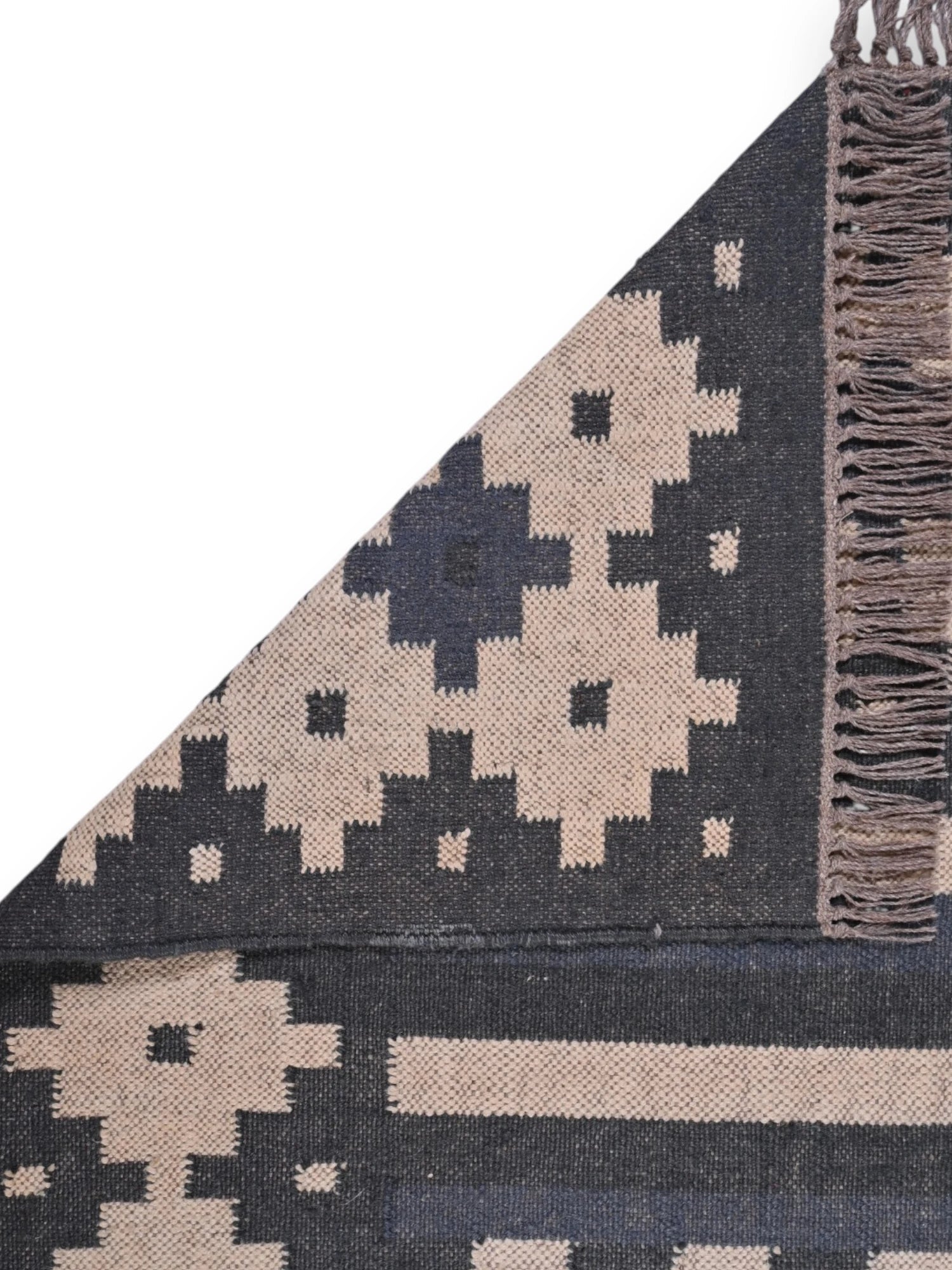 Detalle de alfombras kililm pasillo 120x180 multicolor necha a mano en fibras naturales
