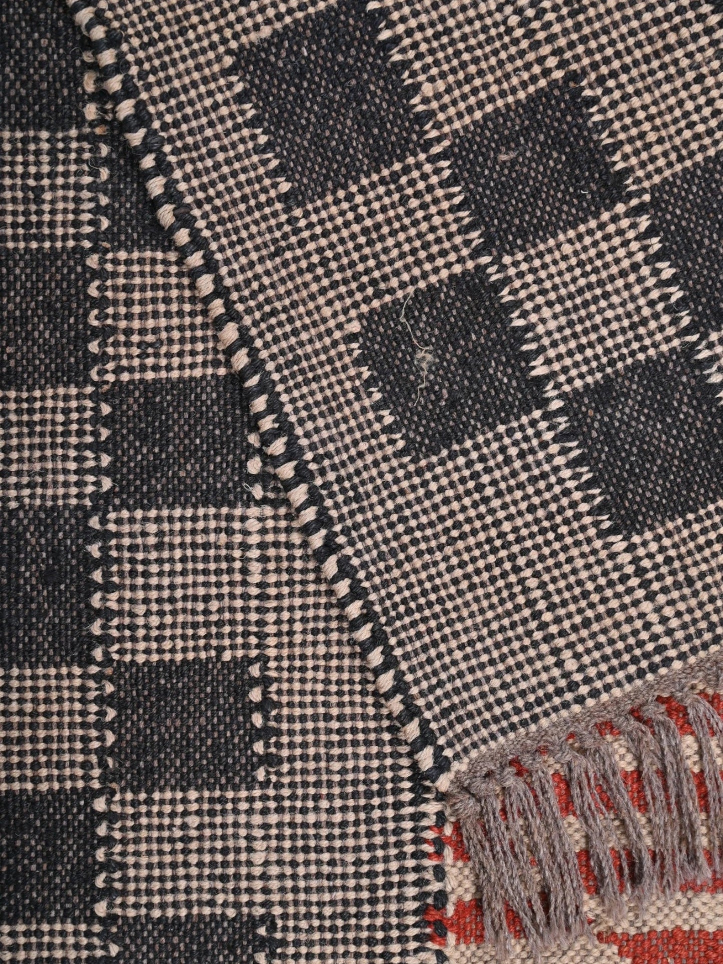 Detalle de alfombra kilim pasillo 120x180cms multicolor hecha a mano en fibras naturales