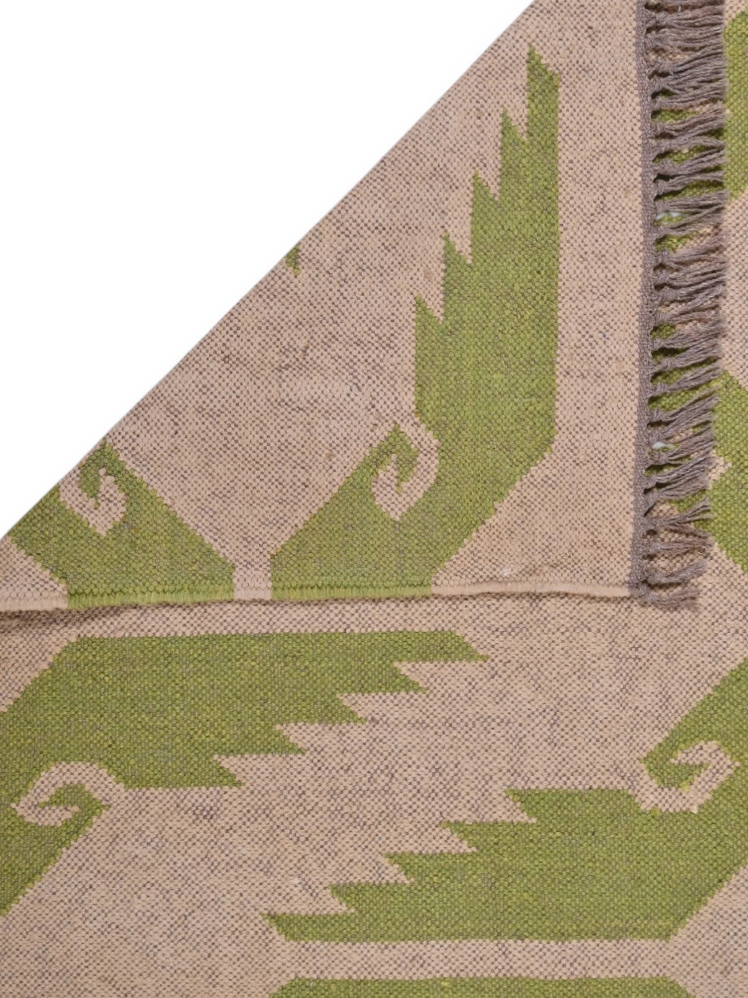 Detalle de alfombra kilim pasillo 120x180 marrón y verde hecha a mano en fibras naturales