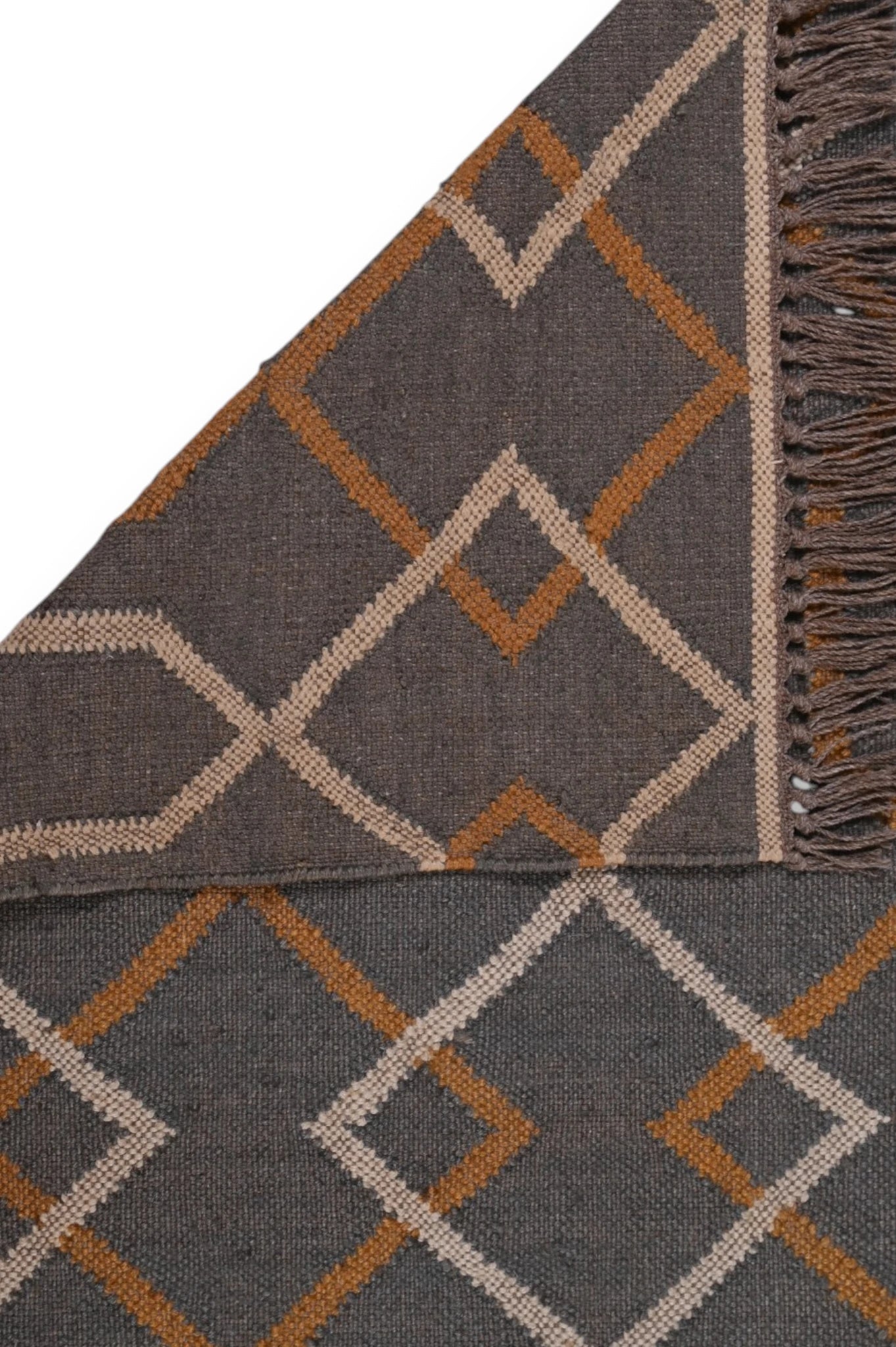 Detalle de alfombra kilim pasillo 120x80 marrón hecha a mano en fibras naturales