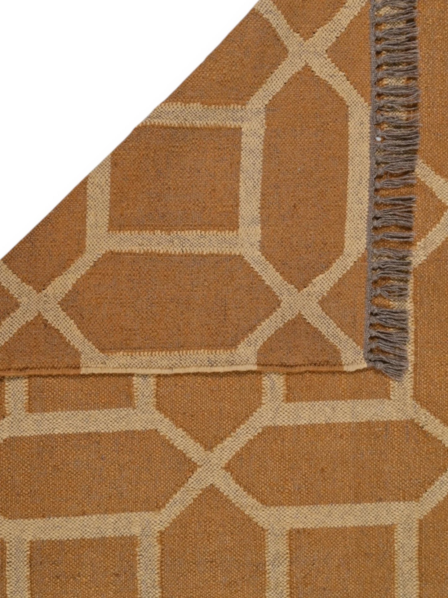 Detalle de alfombra kilim pasillo 120x180 marrón  hecha a mano en fibras naturales