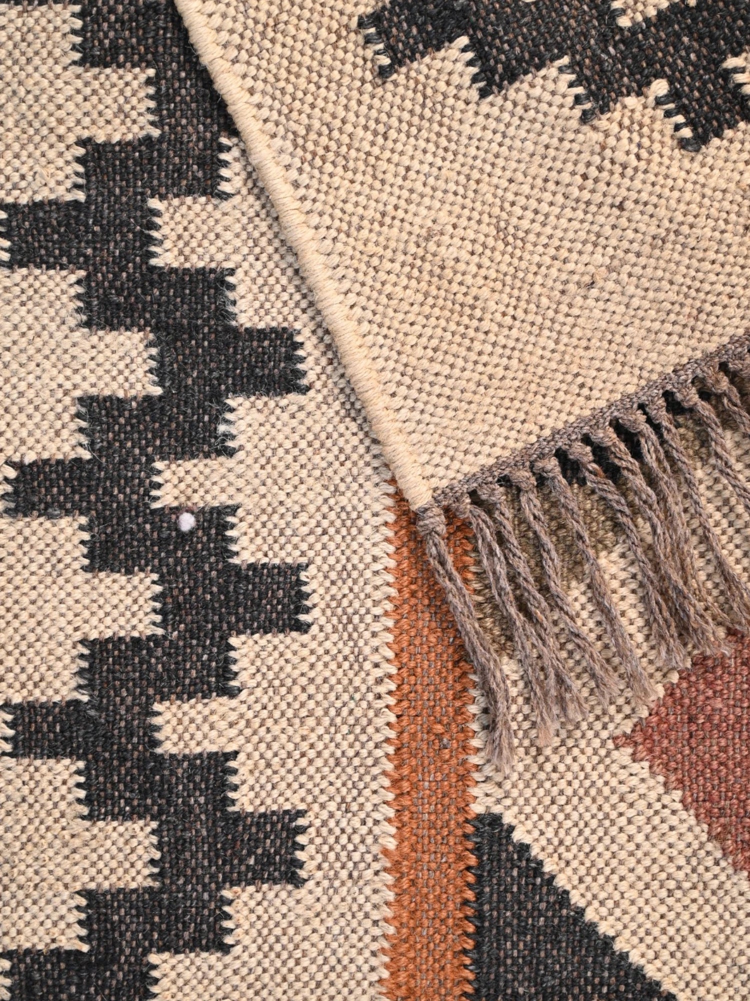 Detalle de alfombras kililm pasillo 150x150   multicolor necha a mano en fibras naturales
