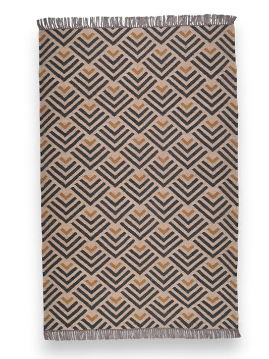 alfombras kililm pasillo 150x240  beige negro necha a mano en fibras naturales
