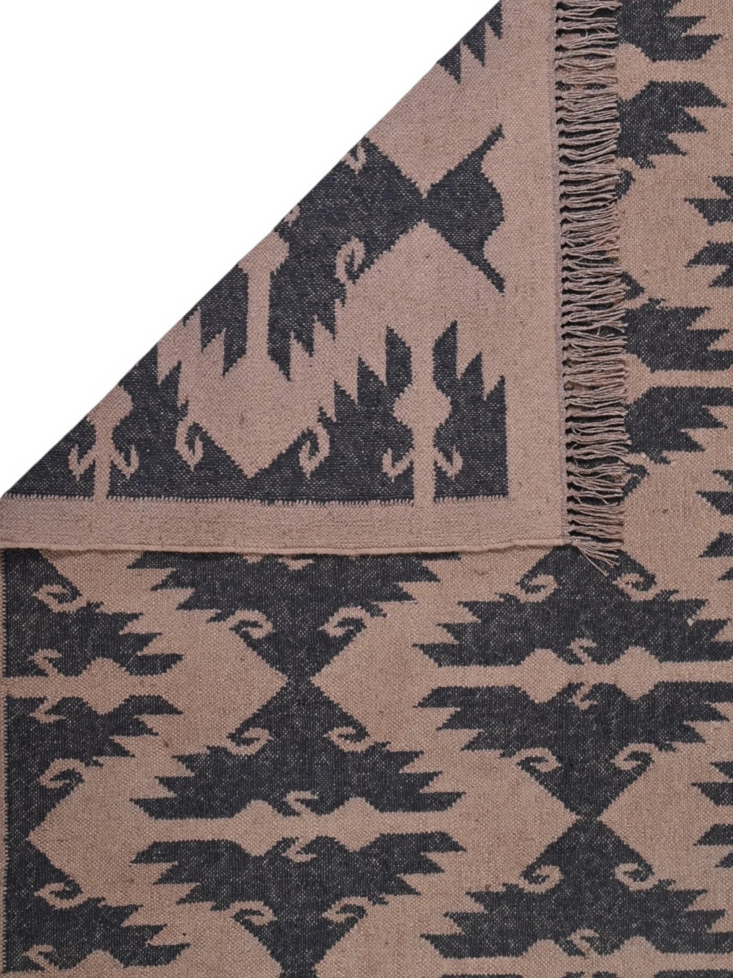 Detalle de alfombras kililm pasillo 150x240 beige negro necha a mano en fibras naturales