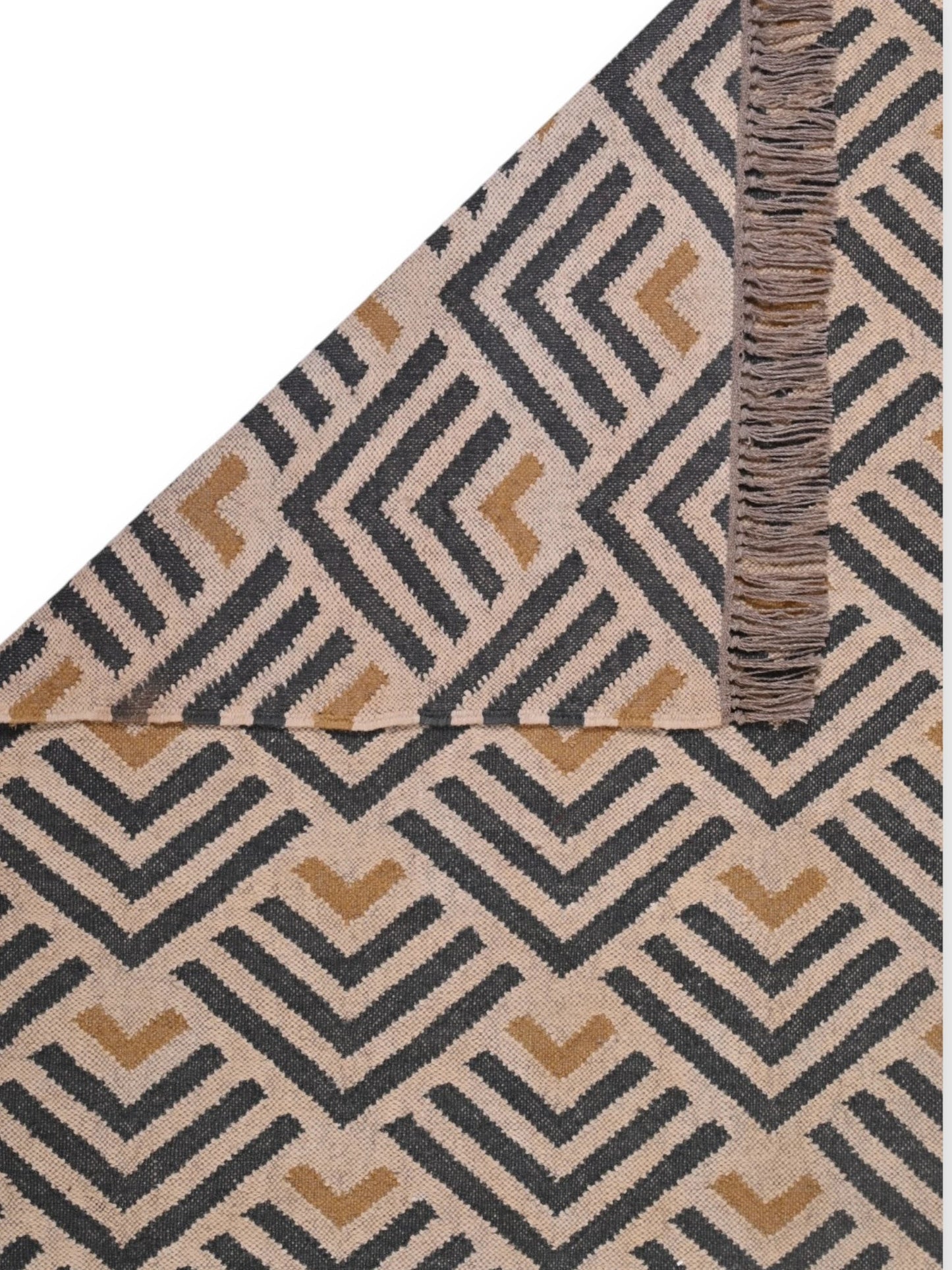 Detalle de alfombras kililm pasillo 150x240  beige negro  necha a mano en fibras naturale