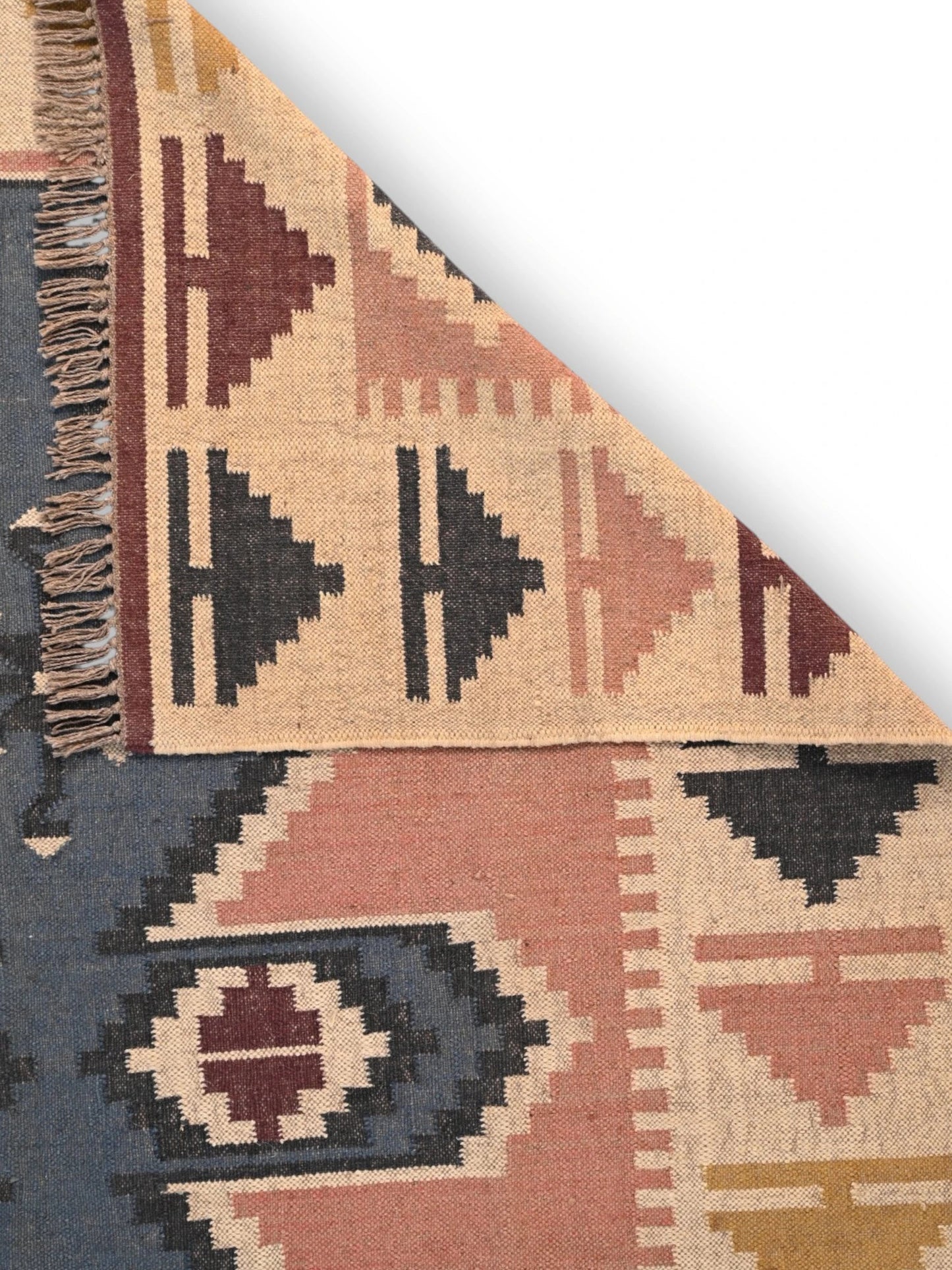 Detalle de alfombras kililm pasillo 180x270 multicolor necha a mano en fibras naturales
