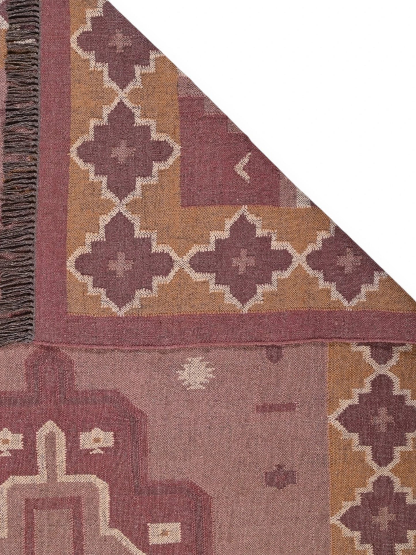 Detalle de alfombra kilim pasillo 180x270 marrón hecha a mano en fibras naturales