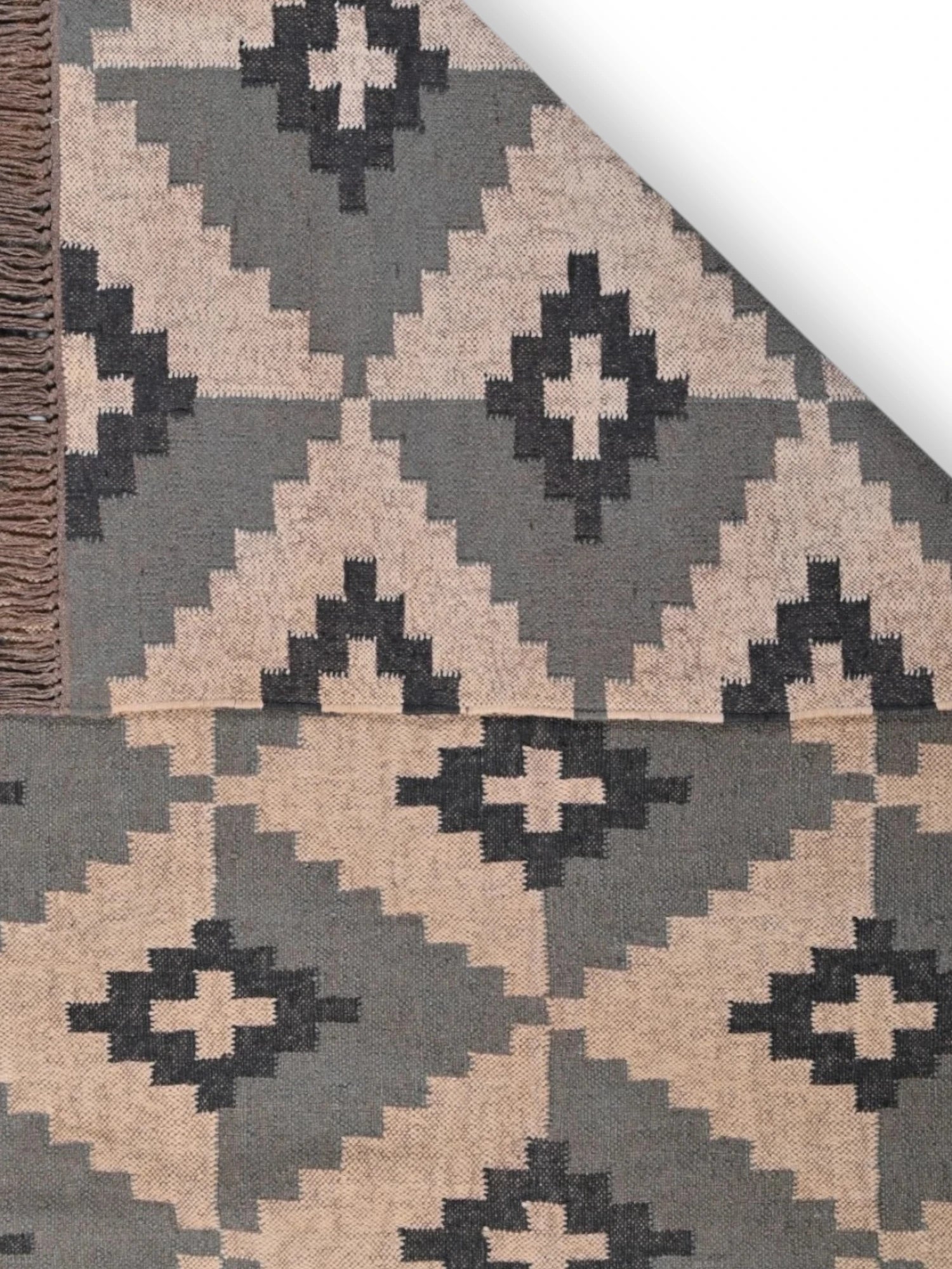 Detalle de alfombras kililm pasillo 75x300 multicolor necha a mano en fibras naturales
