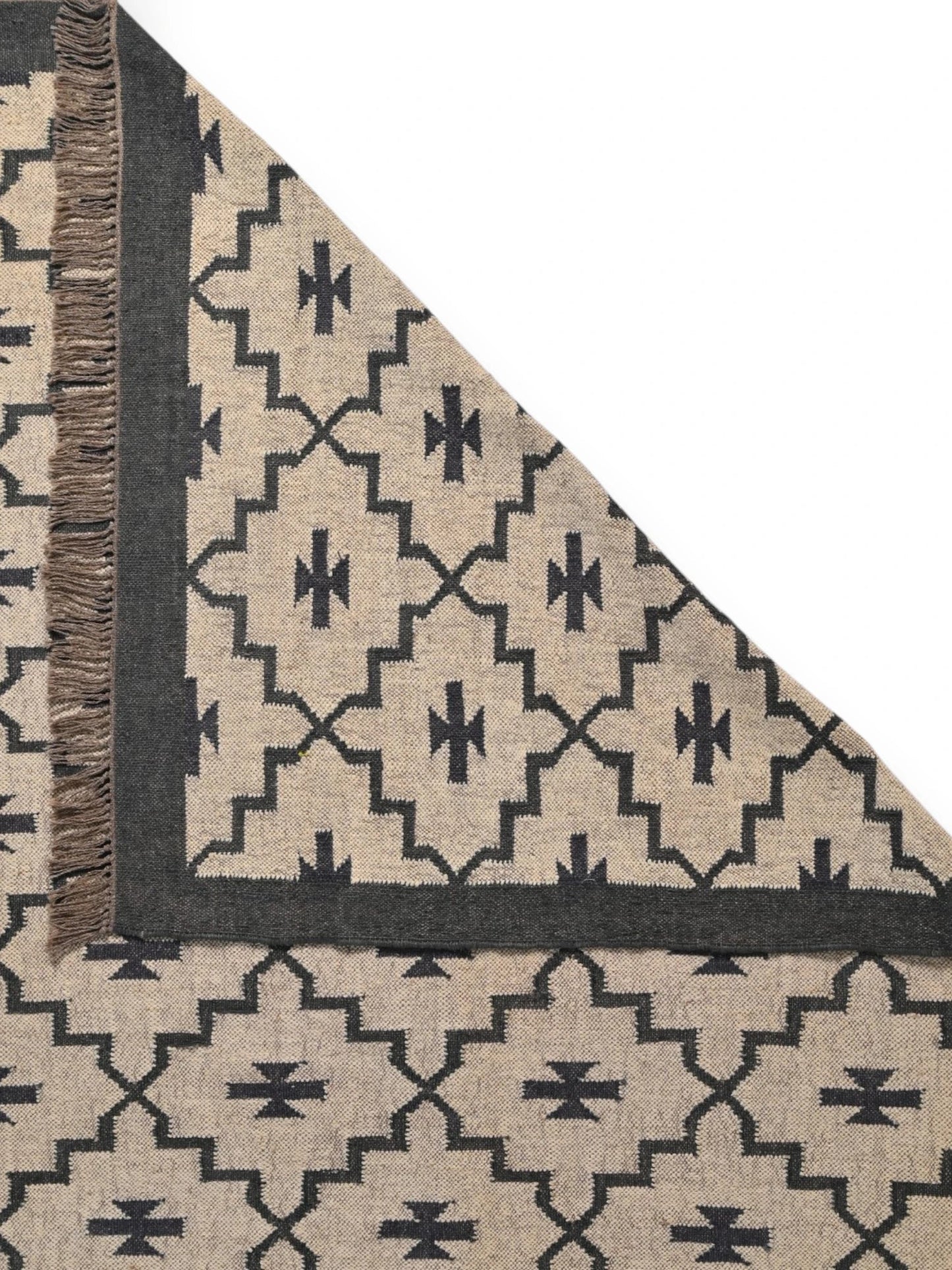 Detalle de alfombras kililm pasillo 265x440 marrón necha a mano en fibras naturales