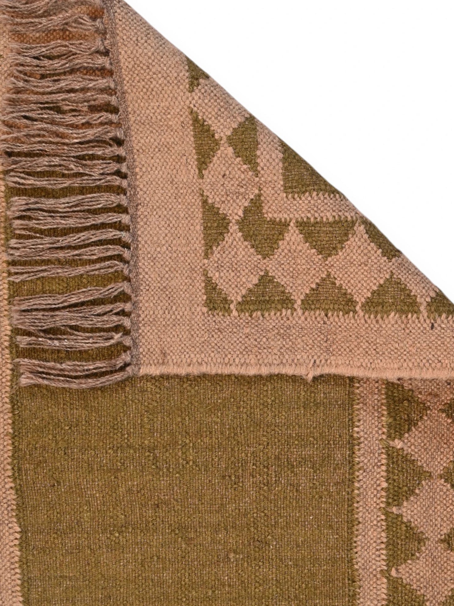 Detalle de alfombras kililm pasillo 60x150 marrón necha a mano en fibras naturales