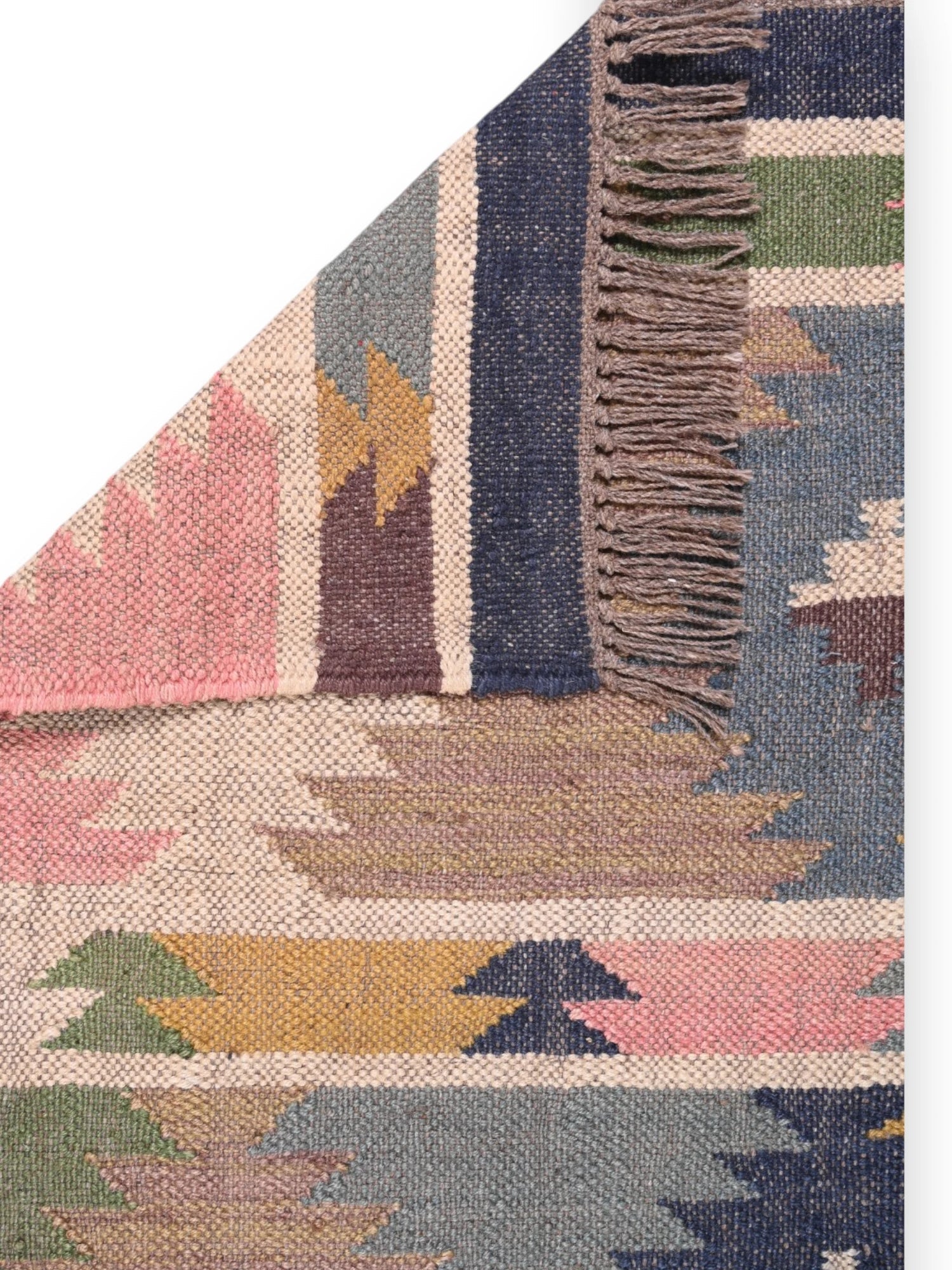 Detalle de alfombra kilim pasillo 60x180 multicolor hecha a mano en fibras naturales