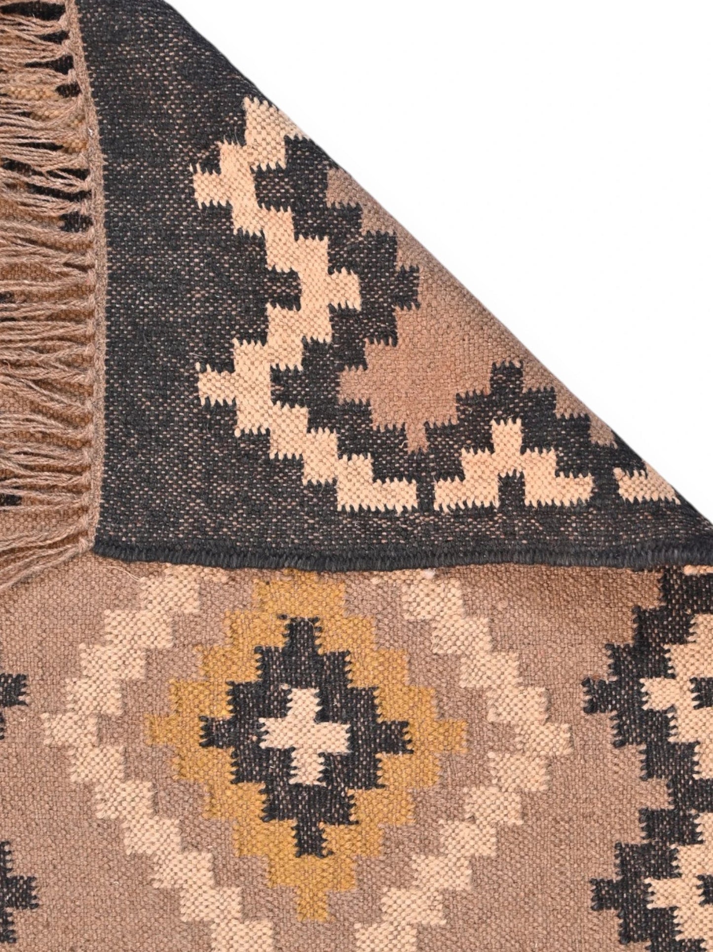 Detalle de alfombras kililm pasillo 60x180 beige negro necha a mano en fibras naturales