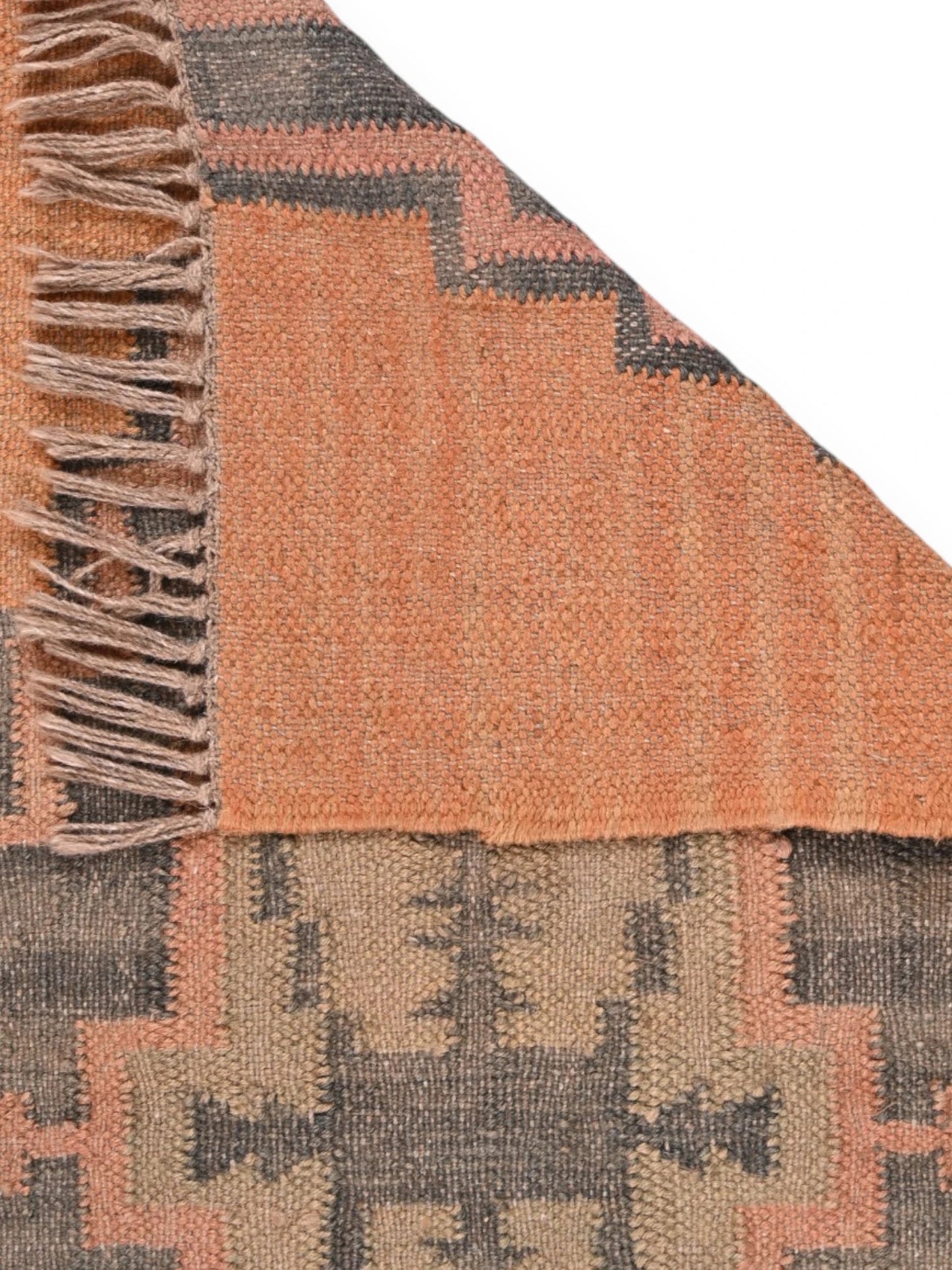 Detalle de alfombras kililm pasillo 60x90 naranja gris necha a mano en fibras naturales