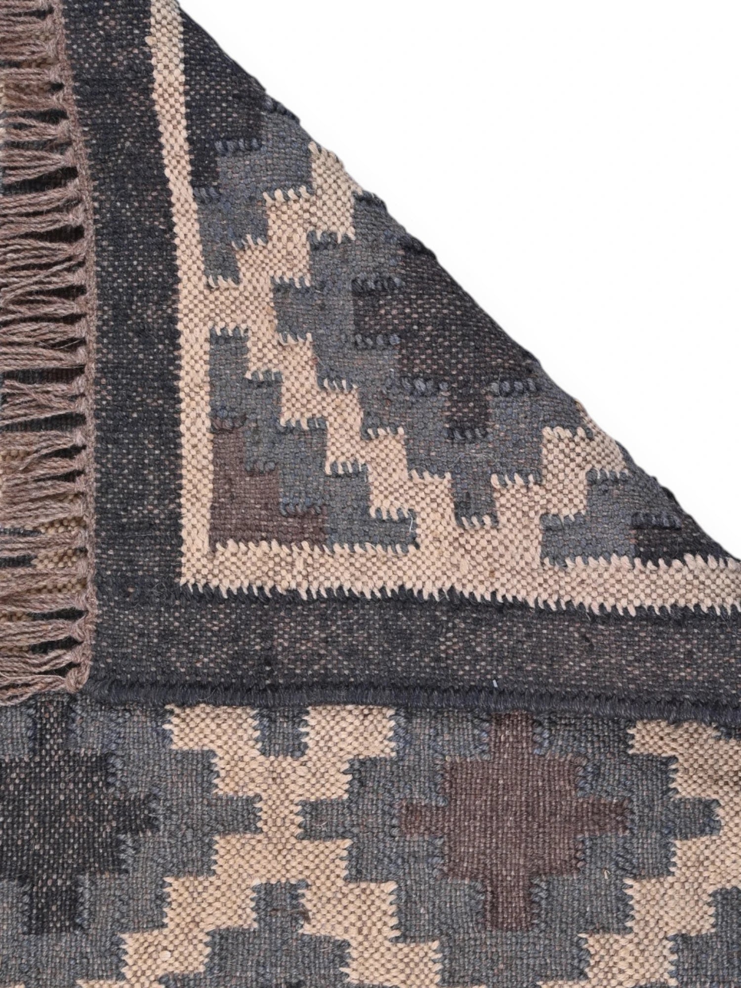 Detalle de alfombras kililm pasillo 60x90  negro  necha a mano en fibras naturales