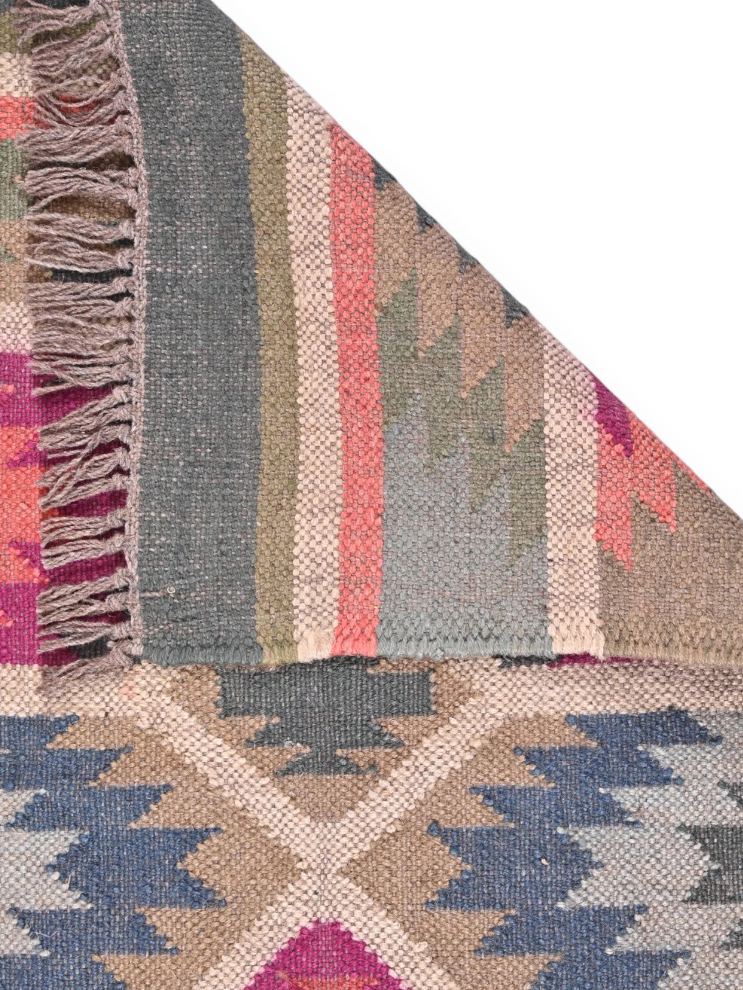 Detalle de alfombras kililm pasillo 60x90 multicolor necha a mano en fibras naturales