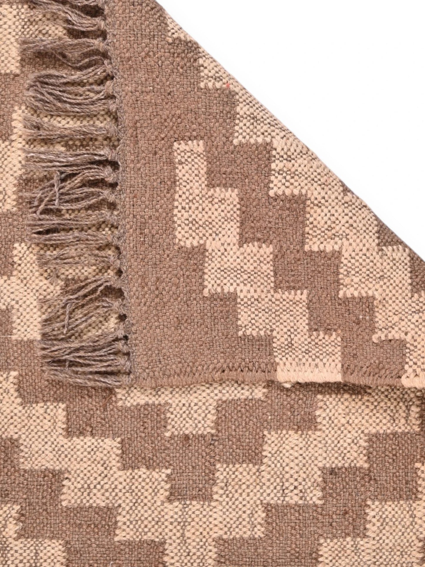 Detalle de alfombras kililm pasillo 60x90 crema marrón necha a mano en fibras naturales