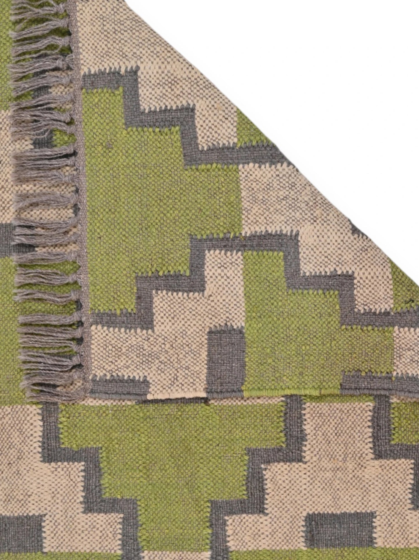 Detalle de alfombra kilim pasillo 75x180 Verde y marrón hecha a mano en fibras naturales