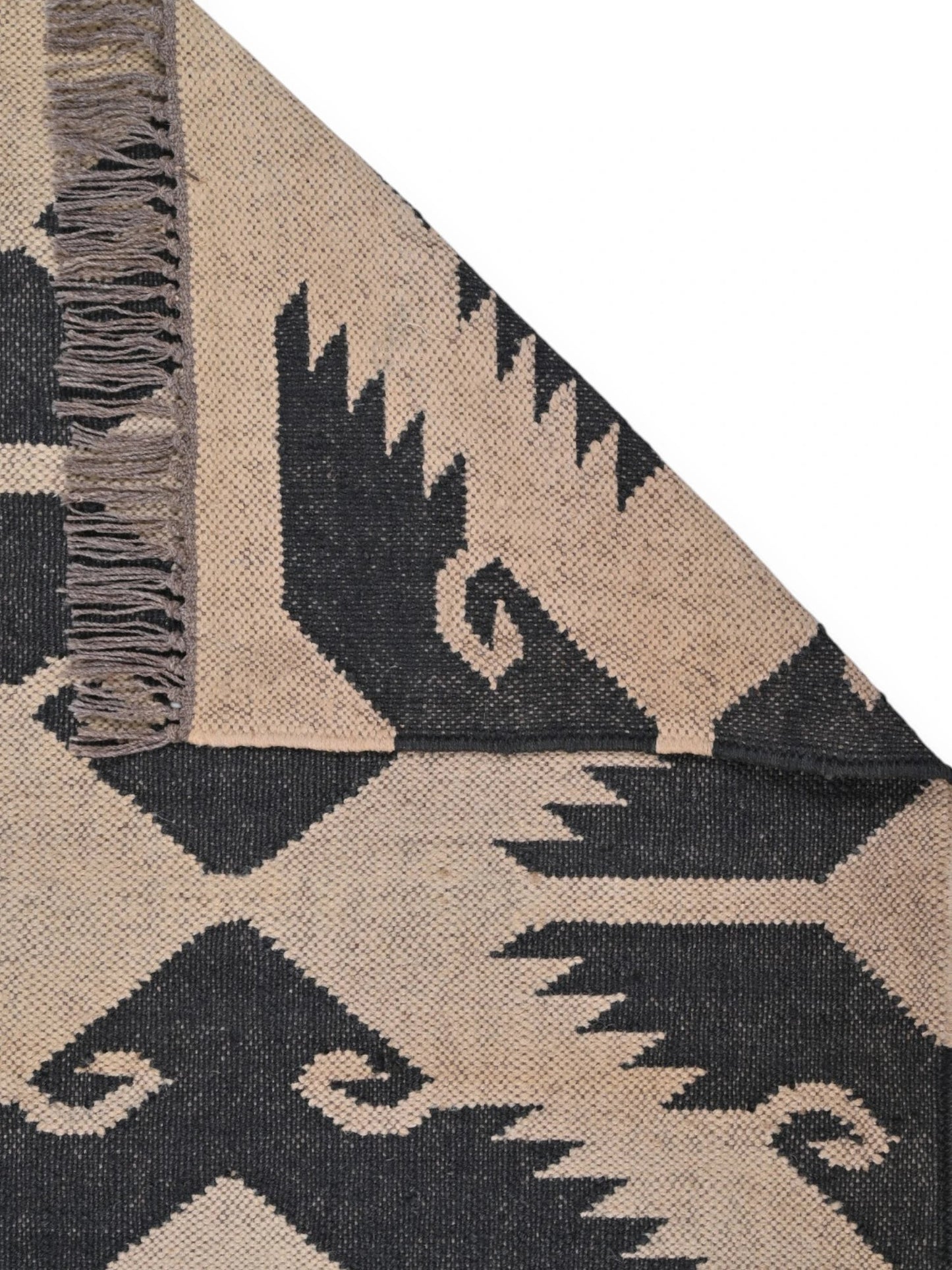Detalle de alfombras kililm pasillo 75x180 beige negro necha a mano en fibras naturales