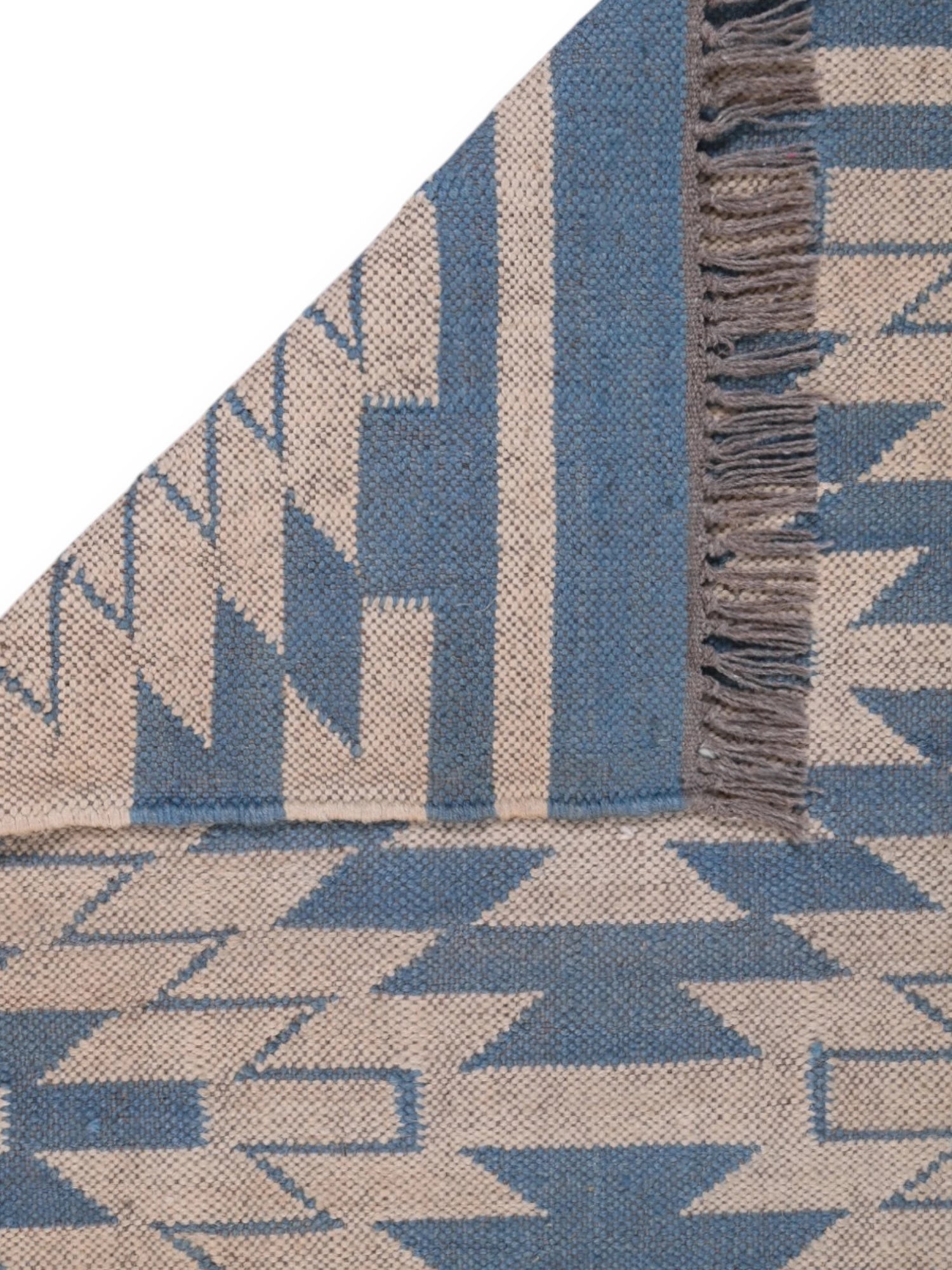 Detalle de alfombra kilim pasillo 75x180 beigehecha a mano en fibras naturales
