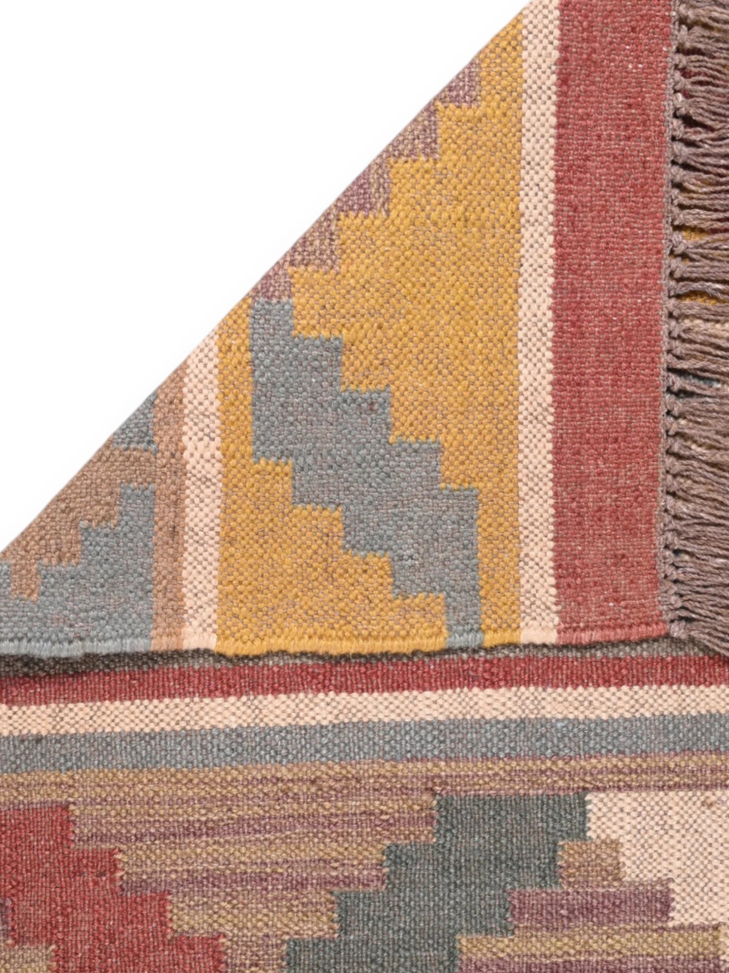 Detalle de alfombra kilim pasillo 75x240 multicolor hecha a mano en fibras naturales