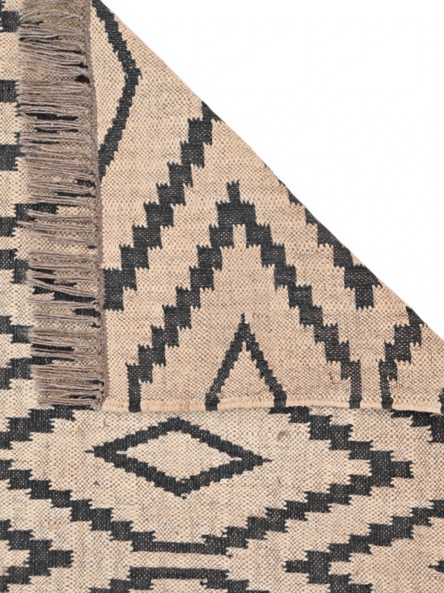 Detalle de alfombras kililm pasillo 75x240 beige negro necha a mano en fibras naturales