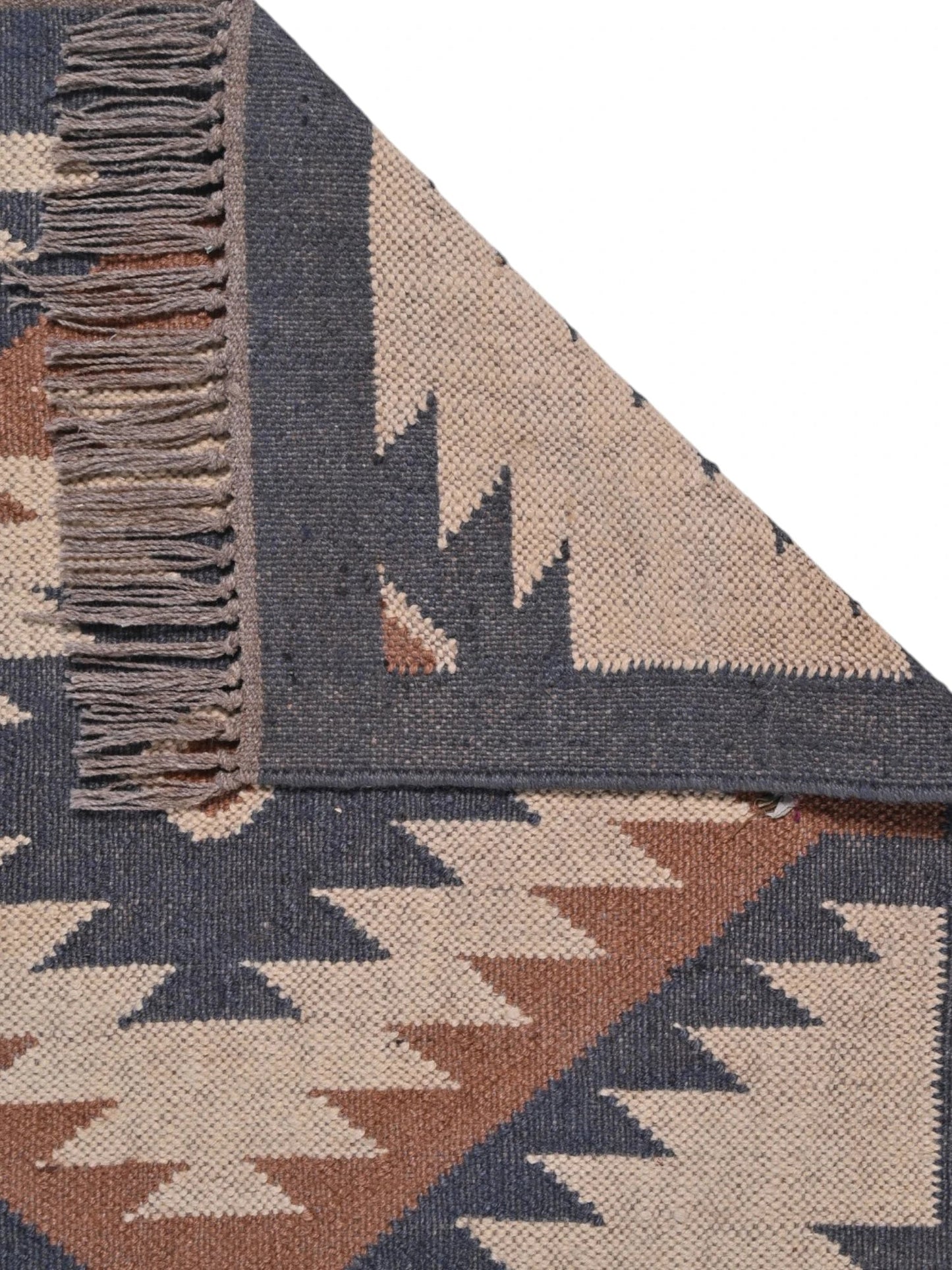 Detalle de alfombra kilim pasillo 75x360 multicolor hecha a mano en fibras naturales