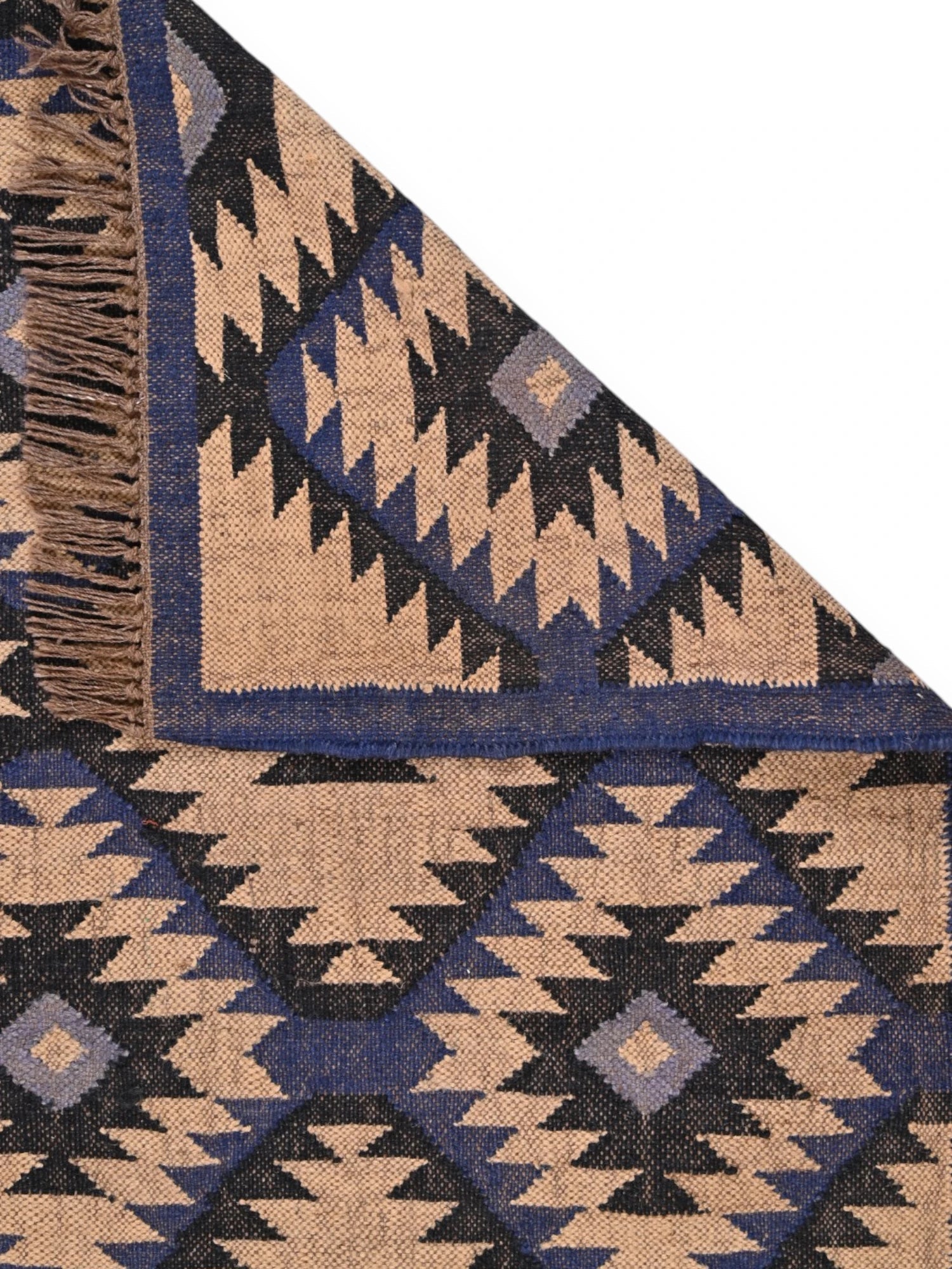 Detalle de alfombras kililm pasillo 90x150 negro beige necha a mano en fibras naturales