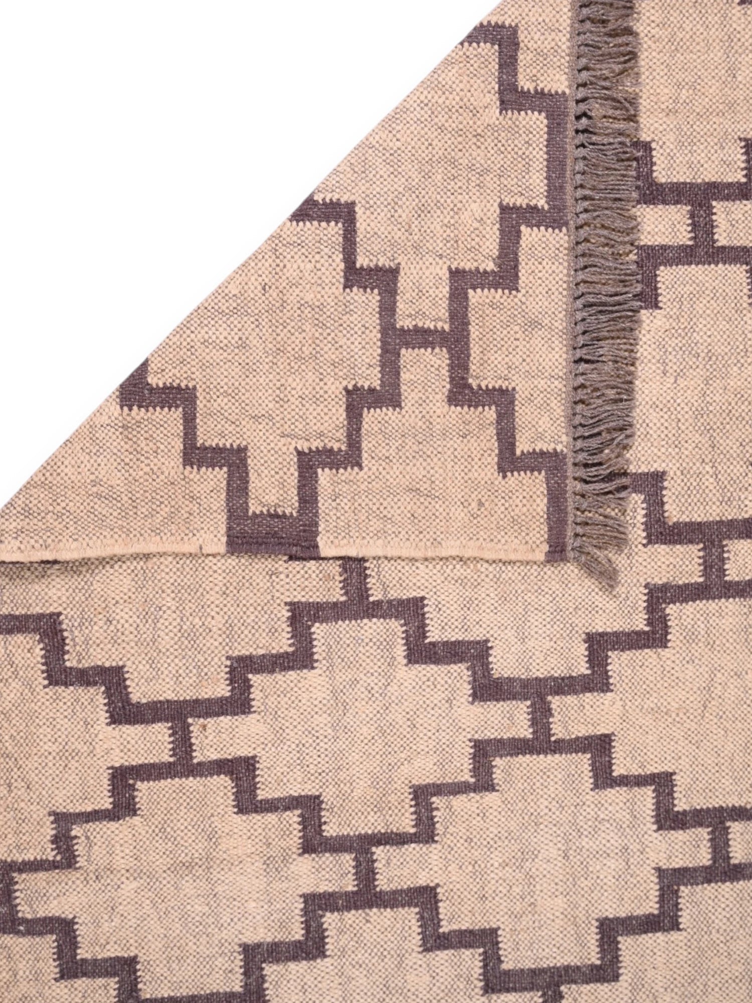 Detalle de alfombra kilim pasillo 90x150 marrón hecha a mano en fibras naturales